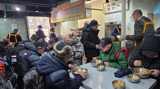 Elderly people eat lunch at a soup kitchen in Jongno-gu, Seoul, on Jan. 23, 2026. Courtesy of the soup kitchen