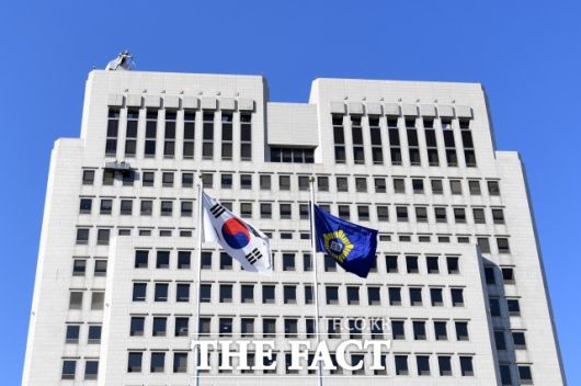 대법원 1부(주심 권순일 대법관)는 29일 안 모씨 등 8명이 용인시장을 비롯한 시 관계자들을 상대로 낸 주민소송에서 원고 일부승소 판결한 원심을 깨고 사건을 서울고법으로 돌려보냈다. 사진은 대법원. /남용희 기자