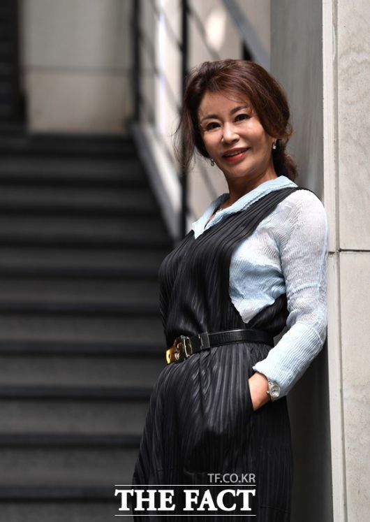 진미령은 우연찮게 가수로 데뷔해 최절정의 인기를 누렸다. 하지만 그는 원래 꿈을 펼치기 위해 돌연 유학길에 오른다. 이후 가수 활동 대신 미국에서 10여년간 커리어우먼으로 살았다. /임세준 기자