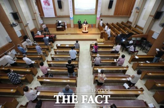 교회 측과 협의해 일부 언론사는 30일 오전 11시30분 2차 예배 현장을 취재했다. /부산=공동취재단