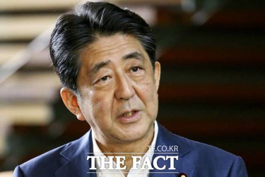 아베 전 총리는 퇴임한 지 사흘 만인 지난달 19일 야스쿠니신사를 직접 참배했고, 또 한 달 만인 19일 참배하는 행보를 보여 극우적인 행보를 이어가고 있다. /뉴시스