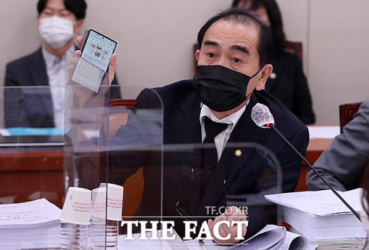 태영호 국민의힘 의원은 6일 오후 서울 마포에서 열린 '국민의힘 서울 시민후보 찾기 공청회' 말미 "한 시간 동안 제가 지루한 한 시간을 보냈다"고 말했다. 태 의원이 지난 9월 28일 국회 외교통일위원회 전체회의에 참석해 발언하는 모습. /이새롬 기자