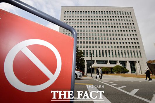 국회 법제사법위원회가 9일 오후 서울 서초구 대검찰청을 방문해 특수활동비 집행 내역 현장 검증을 실시한 가운데 대검 일대에 긴장감이 돌고 있다./이덕인 기자