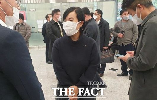 사진은 박정림 KB증권 대표가 지난 5일 라임판매 증권사를 대상으로한 2차 제재심의위원회에 참석한 모습. /박경현 기자