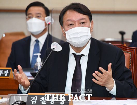 윤석열 검찰총장이 직무집행정지 조치에 반발하며 이른바 '판사 사찰 의혹' 문건을 일부 공개했다. /이새롬 기자