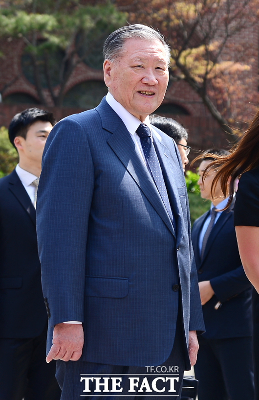 대장게실염 치료를 위해 입원 중이던 정몽구 현대자동차그룹 명예회장이 27일 오전 서울 아산병원에서 퇴원했다. /이새롬 기자