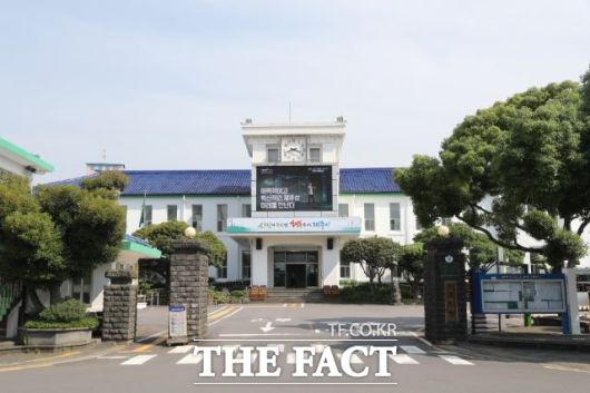 제주시는 이번 달부터 보건환경연구원과 합동으로 관내 일정 규모 이상의 어린이집, 의료기관 등 다중이용시설에 대한 실내오염도 측정과 실내공기질 관리에 대한 지도 점검을 실시한다고 3일 밝혔다. / 제주시 제공