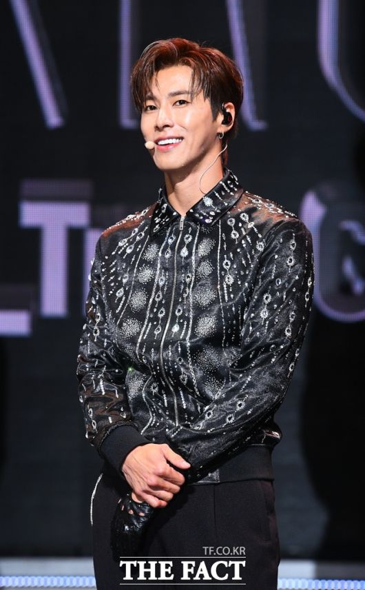 그룹 동방신기 유노윤호가 코로나19 방역 수친 위반 혐의로 경찰 조사를 받았다. 이에 유노윤호는 조사 결과가 나올 때까지 '킹덤'에서 잠정 하차한다. /더팩트 DB