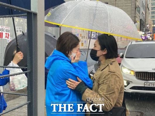 선거를 앞둔 읍소, 눈물 호소 전략은 자칫 중도층의 반감을 살 수 있다는 우려도 나온다. /고민정 의원 페이스북 갈무리