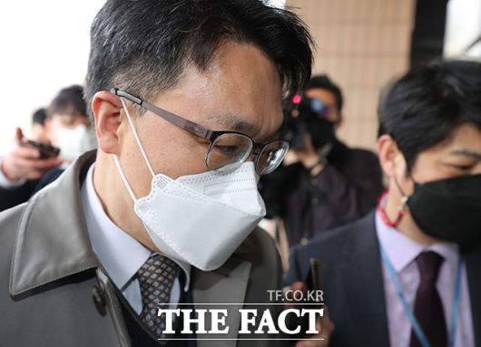 공수처는 2일 오후 2시 정부과천청사에서 비공개로 3차 인사위원회를 열고 부장검사 최종 후보 명단을 선정했다. 청와대로 명단을 보내면 대통령이 임명한다. /뉴시스