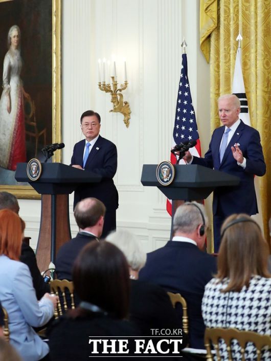 조 바이든 미국 대통령이 21일 오후(현지시간) 미국 워싱턴 백악관 이스트룸에서 한미 정상회담 공동기자회견을 하고 있다. /뉴시스