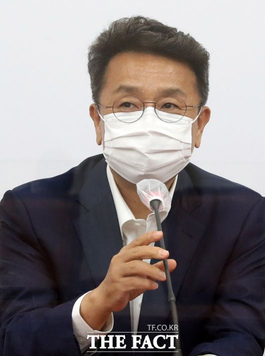 이철희 청와대 정무수석은 박성민 청년비서관 임명 논란이 뜨겁자 "당분간만이라도 시킬 만한 사람인지 지켜봐 달라"며 이후에도 논란이 될 경우 본인이 책임지겠다고 밝혔다. /이선화 기자