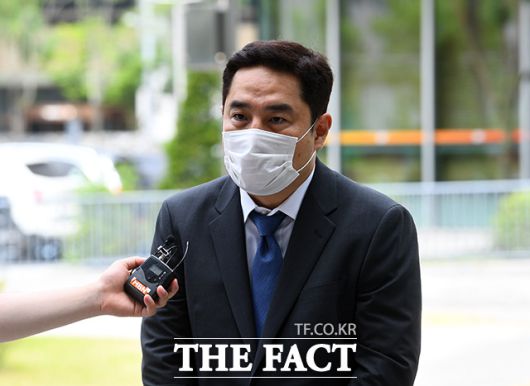 배우 김부선이 이재명 경기도지사의 '바지 발언'에 대해 정식으로 신체 감정을 의뢰해야 한다고 주장했다. /이동률 기자