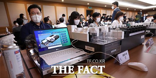 박용찬 국민의힘 서울 영등포을 당협위원장이 영등포구선거관리위원장을 상대로 낸 4.15 총선 무효소송 검증기일에서 관계자들이 시작을 기다리고 있다.