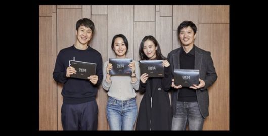 넷플릭스 새 시리즈 '모범가족'이 제작을 확정한 가운데, 배우 정우 윤진서 박지연 박희순(왼쪽부터 차례대로)이 출연을 결정했다. /넷플릭스 제공