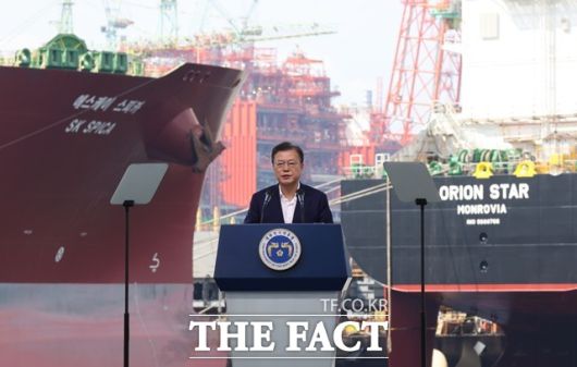 문재인 대통령이 9일 경남 거제시 삼성중공업에서 열린 K-조선 비전 및 상생 협력 선포식에서 발언하고 있다. /뉴시스