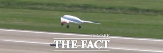 국방과학연구소(ADD)가 스텔스 무미익 UAV가 이륙하고 있다. /ADD