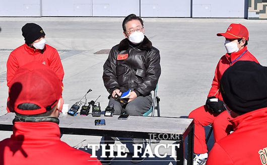 MZ세대 장병들을 만나 고충을 청취하는 이 후보.