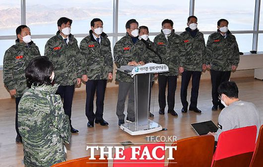 이 후보가 이 자리에서 해병대 공약을 발표하고 있다.