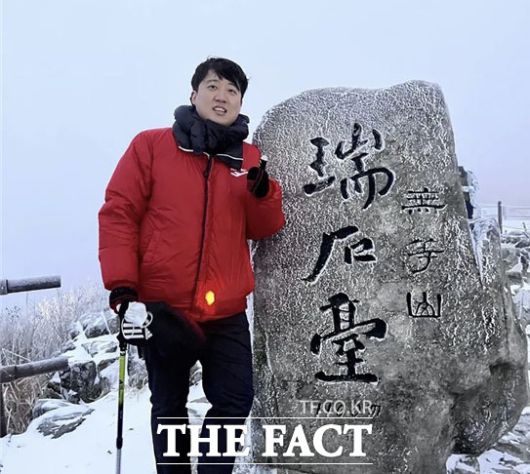 이 대표는 지난 1일 광주 무등산에 올라 대선에서 호남 득표율 20% 이상을 달성하겠다는 각오를 밝혔다. /이 대표 SNS 갈무리