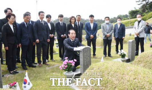 주기환 국민의힘 광주광역시장 후보는 12일 오전 국립5·18민주묘지를 찾아 참배했다./주기환 제공