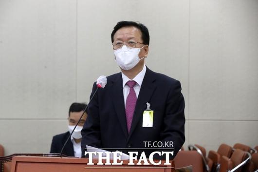 더불어민주당은 24일 정 후보자의 사퇴에 대해 "윤석열 대통령의 공정과 상식이 허구임을 시인한 것"이라고 평가했다. 사진은 정 후보자가 지난 3일 서울 여의도 국회에서 열린 인사청문회에 출석해 모두발언을 하는 모습. /남윤호 기자