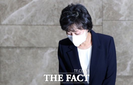 박순애 사회부총리 겸 교육부 장관이 8일 자진사퇴했다. 사진은 박순애 사회부총리 겸 교육부 장관이 8일 오후 서울 영등포ㄴ 여의도 한국교육시설안전원에서 거취와 관련한 입장을 표명하고 있다./뉴시스