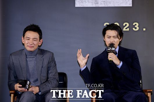 황정민(왼쪽)과 현빈이 주연을 맡은 '교섭'은 2023년 1월 18일 개봉한다. /이선화 기자