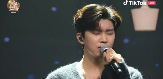 임영웅은 '우리들의 블루스'에서 감미로운 목소리와 탄탄한 가창력으로 감동의 무대를 꾸몄다.