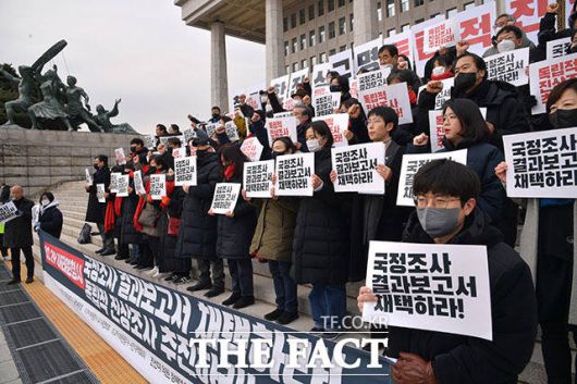국회에서 구호 외치는 이태원 참사의 관계자들.