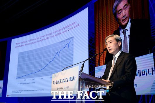 오프닝 기조발언하는 신현송 BIS 경제보좌관 겸 조사국장.