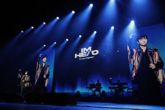 시종일관 환한 미소를 지으며 노래와 토크로 한국에서 온 영웅시대 그리고 LA 한인들과 소통한 임영웅은 웅장한 '인생찬가'로 앙코르 무대까지 선사, LA에서도 잊지 못할 추억을 쌓았다. /물고기뮤직