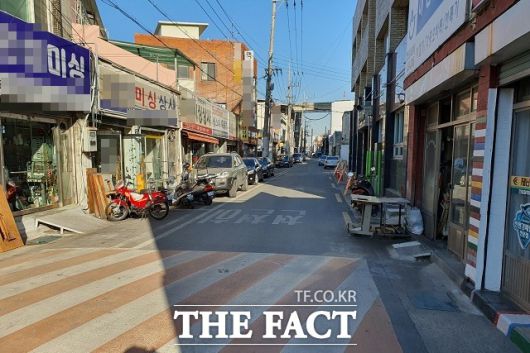 27일 오후 대구 서문시장 인근 일명 미싱골목. 행인이나 손님들을 좀처럼 찾기 어려웠다.