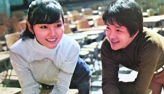 장덕은 감기약과 기관지 확장제, 수면제 등을 동시 복용한 뒤 약물 쇼크로 세상을 하직했다. 오빠 장덕도 6개월 후인 90년 8월 향년 34세의 나이에 떠나면서 비운의 남매가수로 팬들을 안타깝게 했다. /온라인팬커뮤니티 캡처