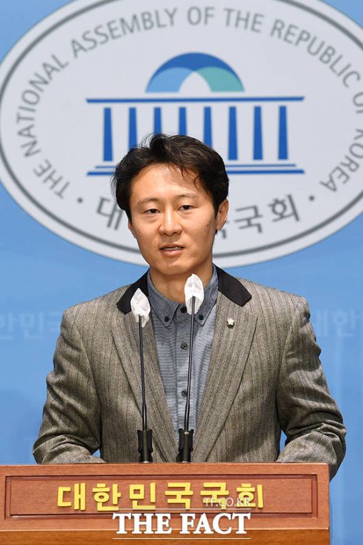 발언하는 이탄희 더불어민주당 의원.