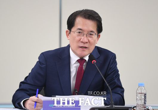 박상병 시사평론가(인하대학교 정책대학원 교수)가 30일 서울 여의도 국회 의원회관에서 열린 '비동의강간죄 도입, 젠더갈등을 넘자!' 토론회에서 발언을 하고 있다.