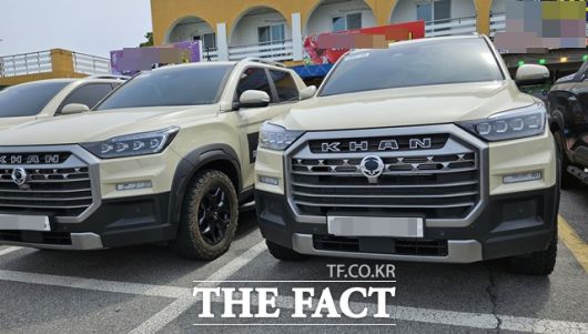 렉스턴 스포츠 칸&쿨멘의 전면 모습. 육각형의 대형 라디에이터 그릴이 인상적이다. /김태환 기자