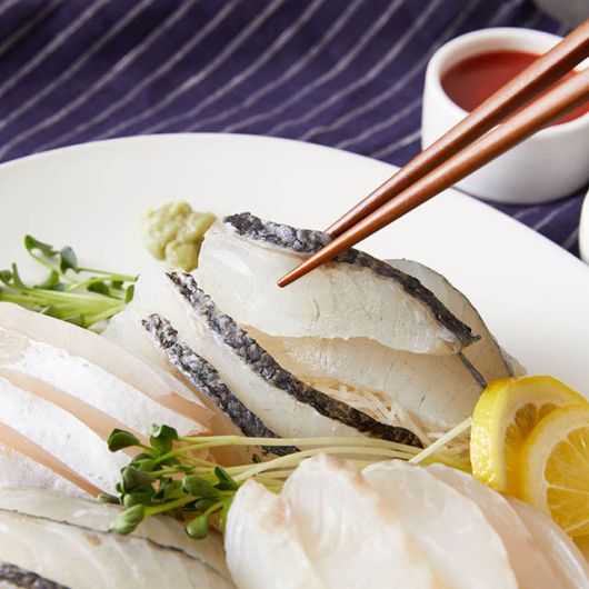 롯데마트는 여름철 보양식으로 유명한 ‘국산 농어회(250g)’를 출시한다. /롯데마트 제공