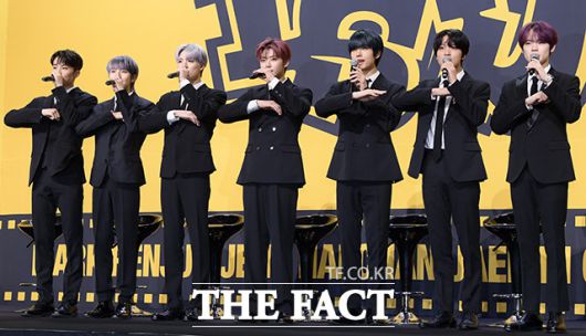 보이그룹 NCT DREAM(엔시티 드림) 마크와 런쥔, 제노, 재민, 지성, 해찬, 천러(왼쪽부터)가 17일 오후 서울 송파구 롯데호텔 월드에서 열린 정규 3집 앨범 ‘ISTJ’(아이에스티제이)' 발표 기자간담회에 참석해 포즈를 취하고 있다. /서예원 인턴기자