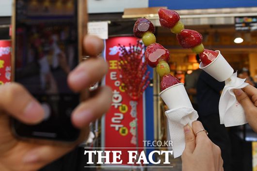 맛도 맛이지만, 예쁜 모양으로 인기 있는 탕후루.