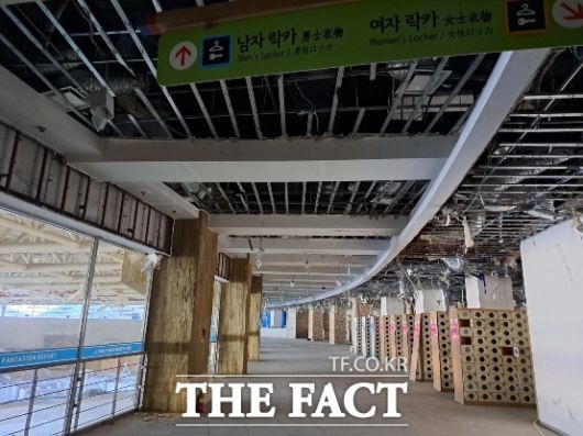 소백산영주스파리조트(옛 영주판타시온리조트) 실내 워터파크가 오는 12월 재개장을 앞두고 공사가 한창이다./영주=김은경 기자