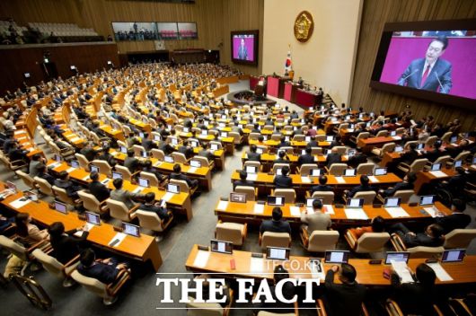 지난 10월 31일 국회 본회의장에서 2024년도 예산안 및 기금운용계획안에 대한 시정연설을 하는 윤석열 대통령. /이새롬 기자