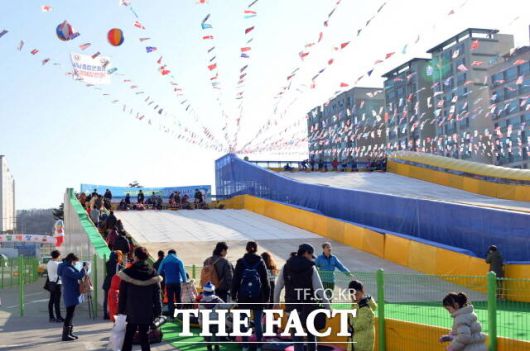 성남종합운동장 야외주차장 눈썰매장./성남시