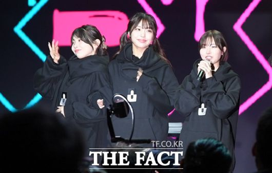 10일 오후 IVEX 스튜디오에서 열린 '2023 K-XF'. 일본 인기 AV 배우들이 소감을 밝히고 있다. /광명=이덕인 기자