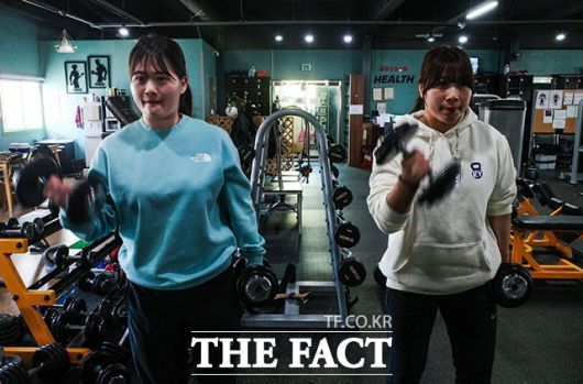 동갑내기 김지한 선수(왼쪽)와 김다영 선수는 체육고교 출신으로 고교 시절까지 유도를 하다 성인이 된 후 씨름에 입문했다. /괴산=김세정 기자