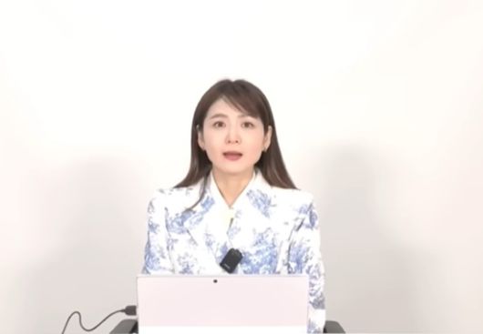 방송인 이언경은 최근 닉네임 '들국화'로 불리는 관람객과 직접 인터뷰해 그 사연을 자신의 유튜브채널 '앵커리의 똑TV'에 업로드했다. /유튜브채널 '앵커리의 똑TV'