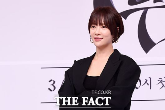 배우 황정음이 무고한 여성을 남편의 불륜 상대로 공개 저격했고 결국 사과했다. /남용희 기자