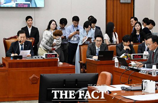 정청래 위원장 "다시 들어오면 합법이라는 것을 보여주는 것"