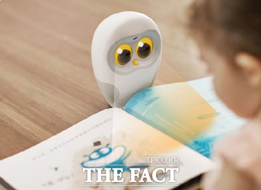 책 읽어주는 로봇 '루카'. / 대전 유성구