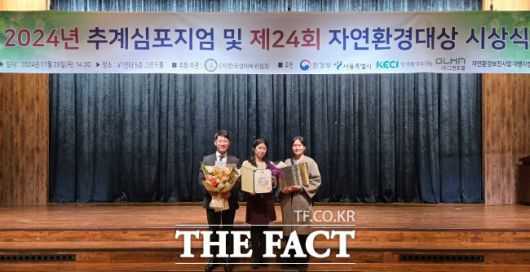 경기 화성시는 ‘남양 미세먼지 차단 도시숲’ 조성으로 한국생태복원협회의 제24회 자연환경대상에서 최우수상인 환경부 장관상을 받았다./화성시